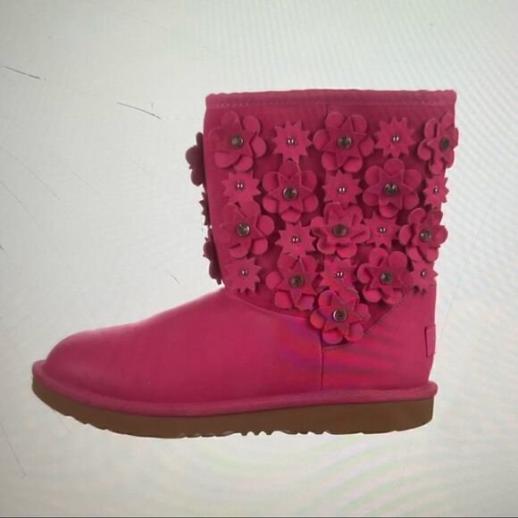 UGG Nubuck Studded Accents Snow Boots (4) - Picture 13 of 16